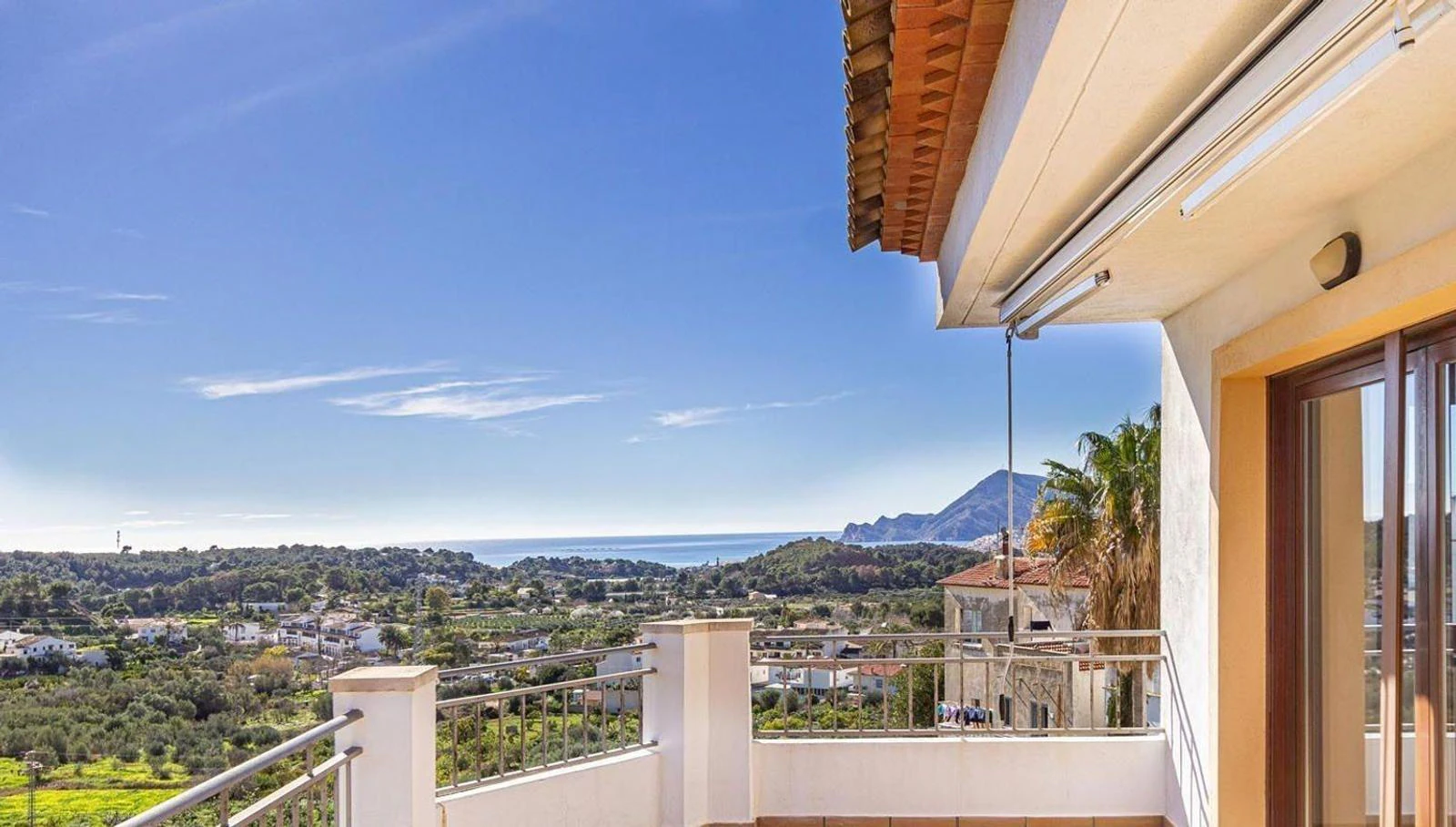 1376 - Penthouse with large terrace and panoramic views in the heart of Altea la Vella