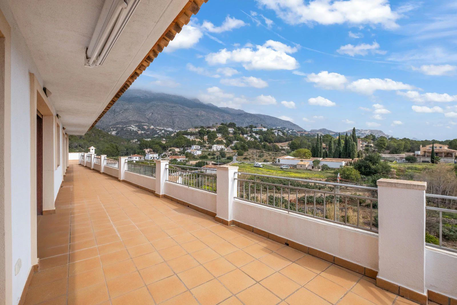 1376 - Penthouse with large terrace and panoramic views in the heart of Altea la Vella