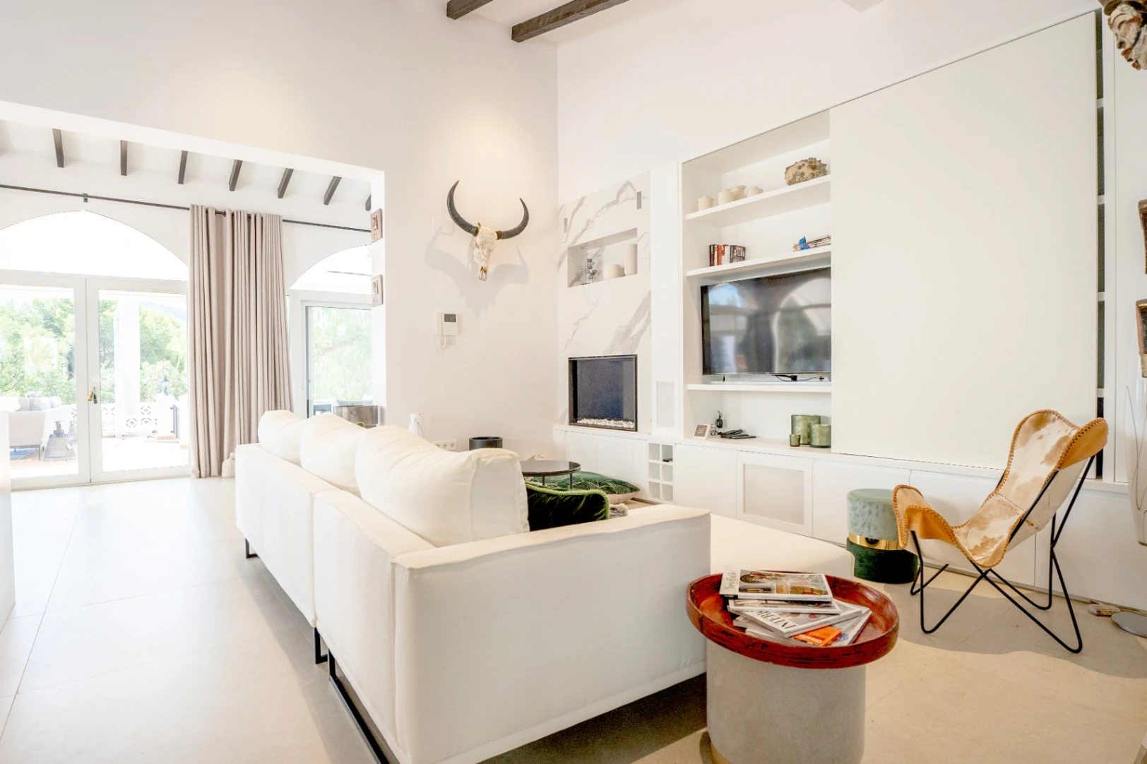 1505 - Completely renovated Mediterranean villa in El Planet.