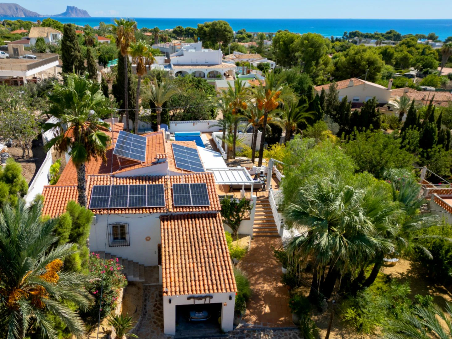 1505 - Completely renovated Mediterranean villa in El Planet.