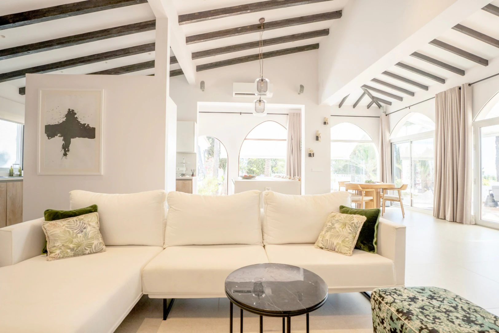 1505 - Completely renovated Mediterranean villa in El Planet.