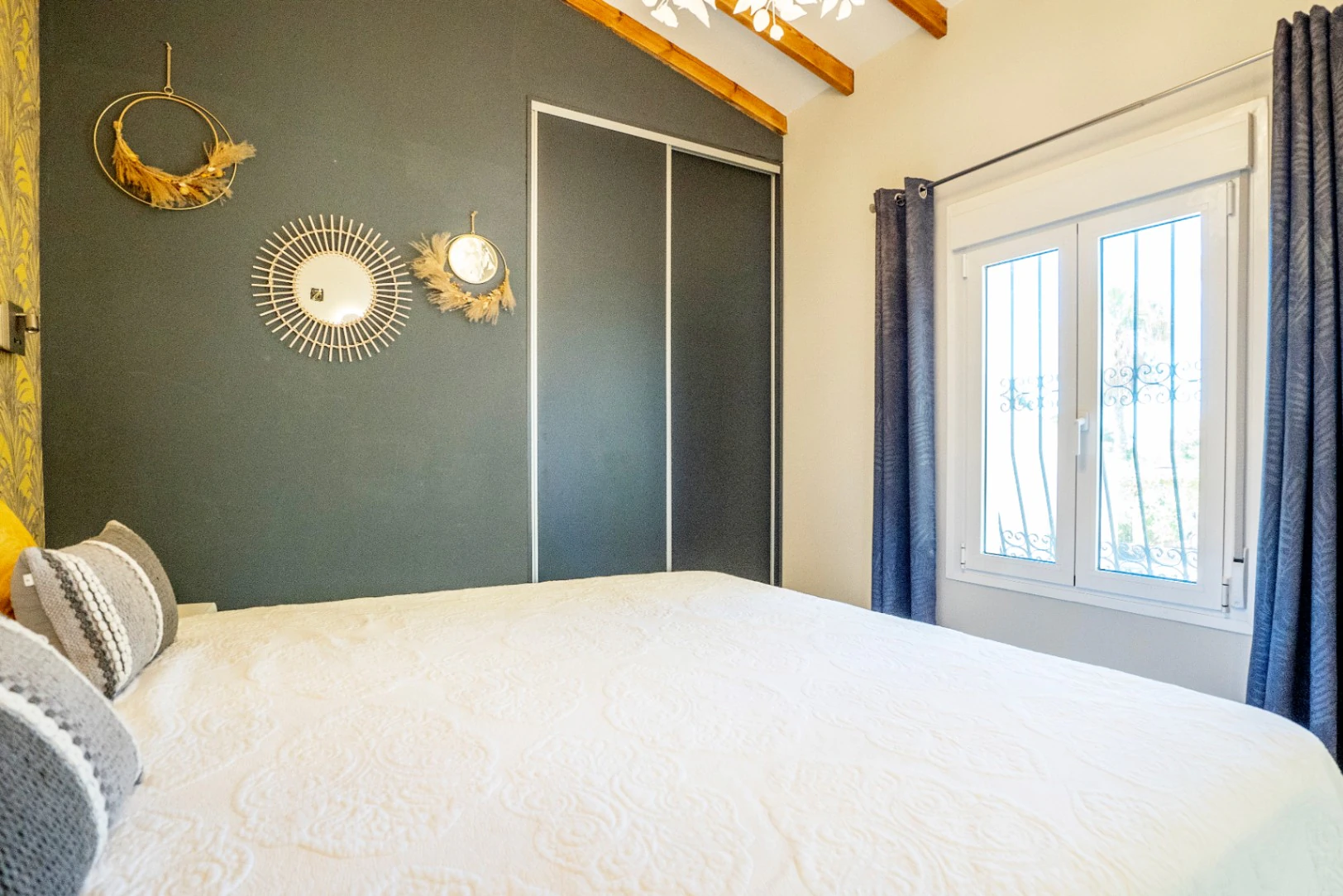 1505 - Completely renovated Mediterranean villa in El Planet.