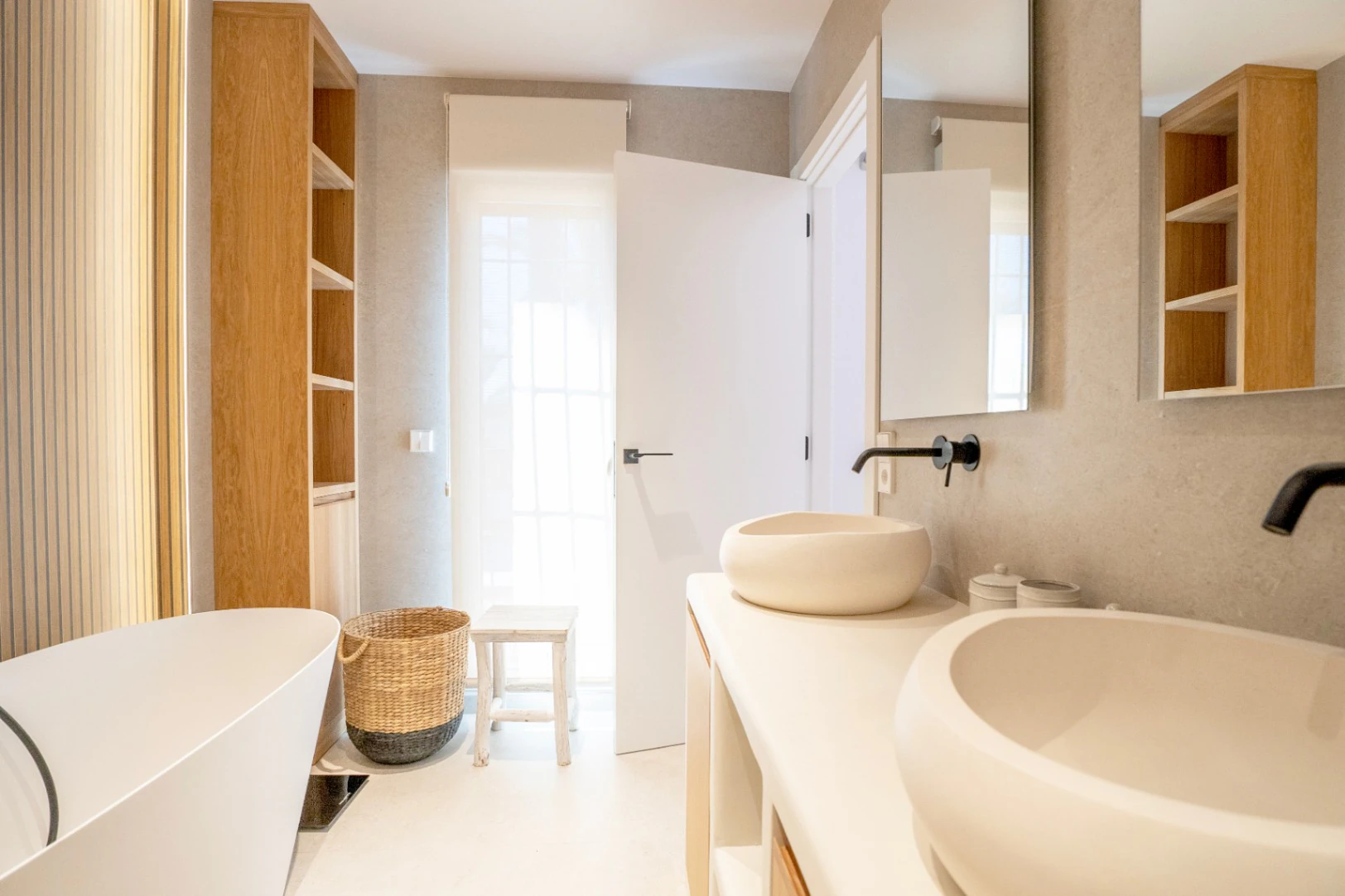 1505 - Completely renovated Mediterranean villa in El Planet.