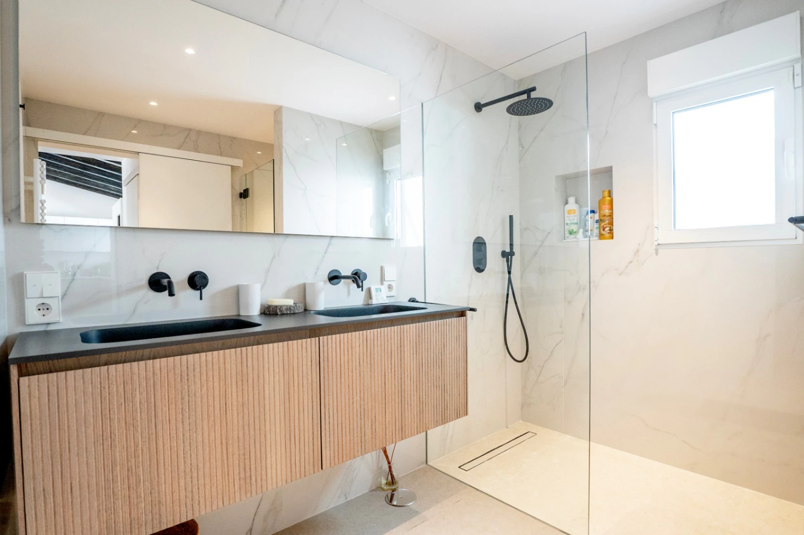 1505 - Completely renovated Mediterranean villa in El Planet.