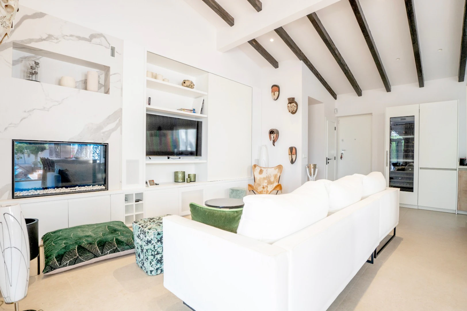 1505 - Completely renovated Mediterranean villa in El Planet.
