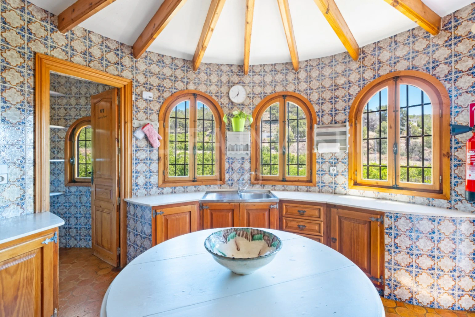 Finca śródziemnomorska z ponad 16.000 m² prywatnego terenu w wyjątkowym naturalnym otoczeniu Altei