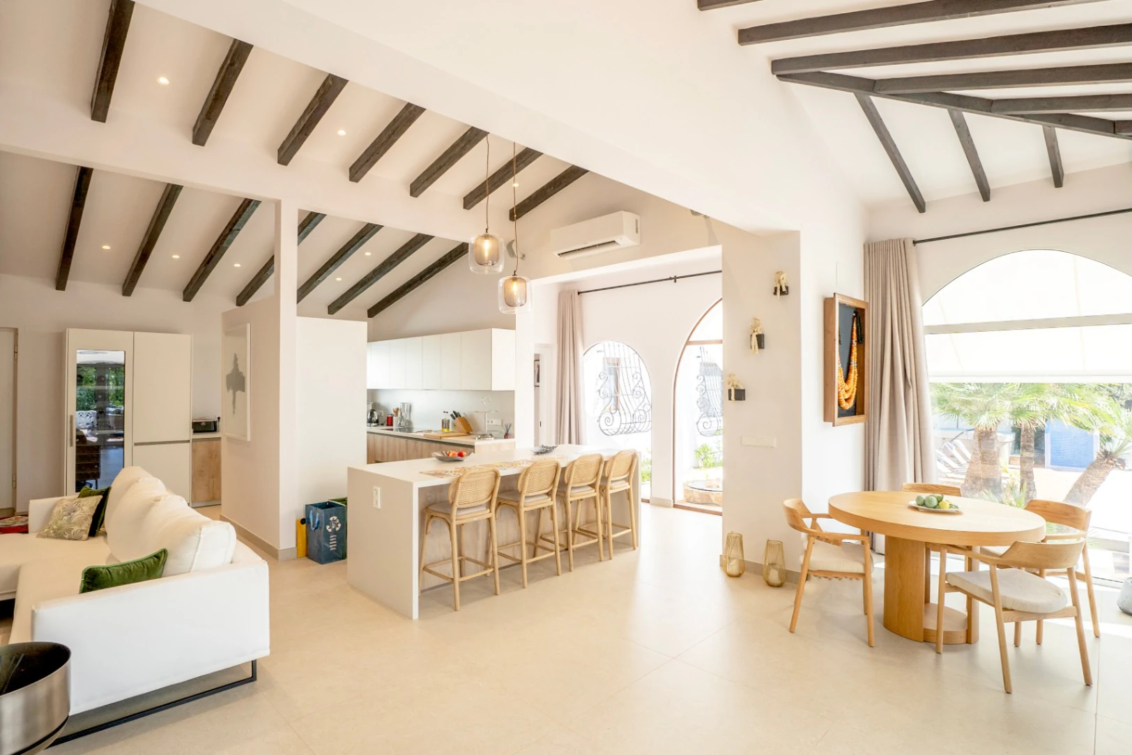 1505 - Completely renovated Mediterranean villa in El Planet.