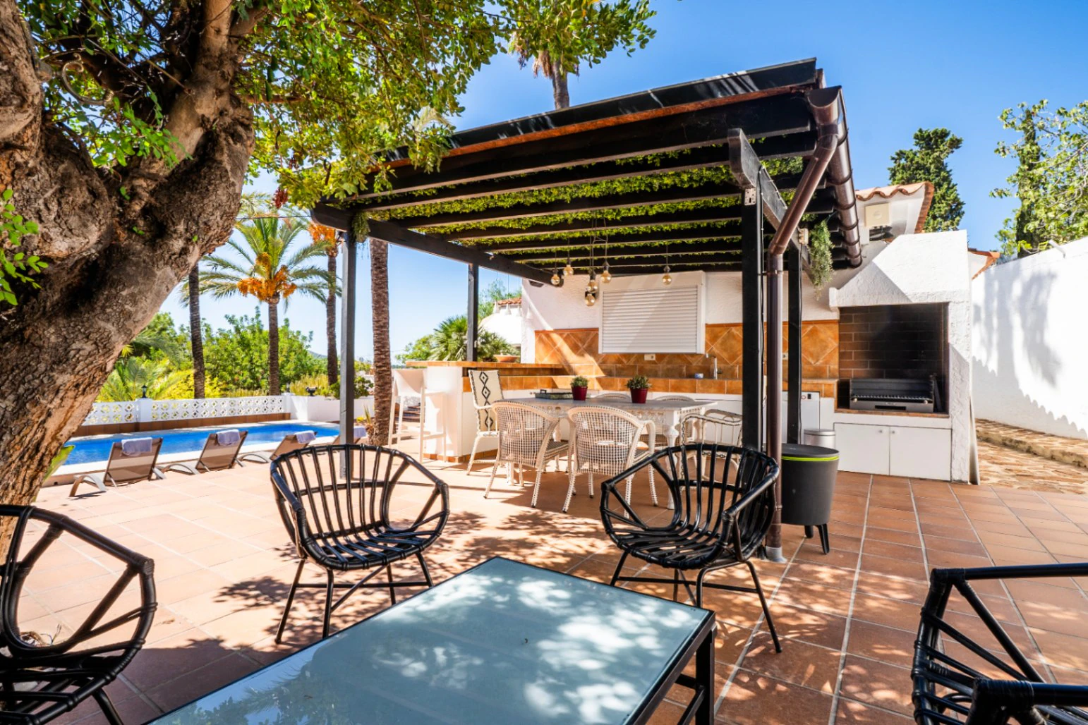 1505 - Completely renovated Mediterranean villa in El Planet.