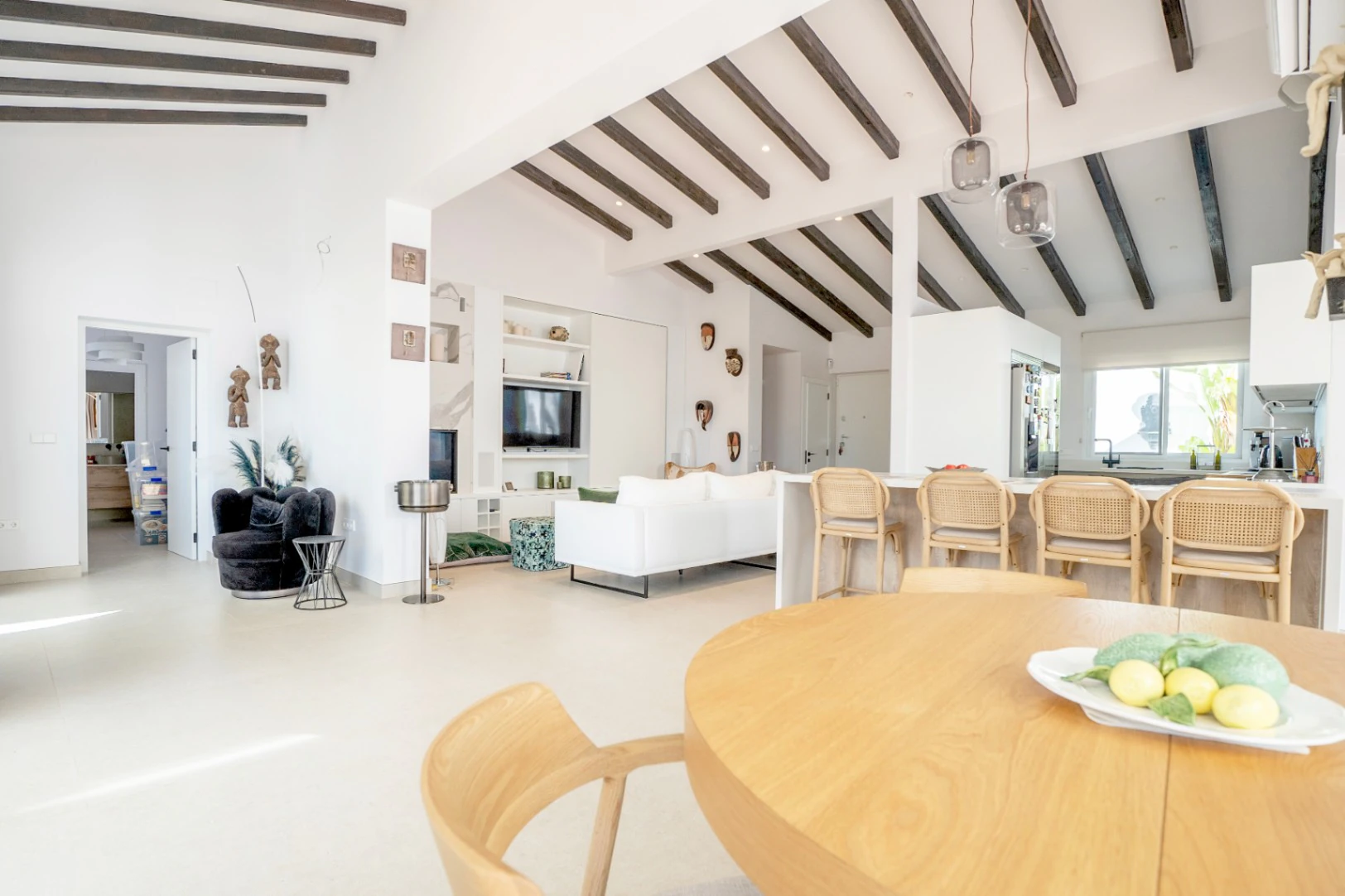 1505 - Completely renovated Mediterranean villa in El Planet.
