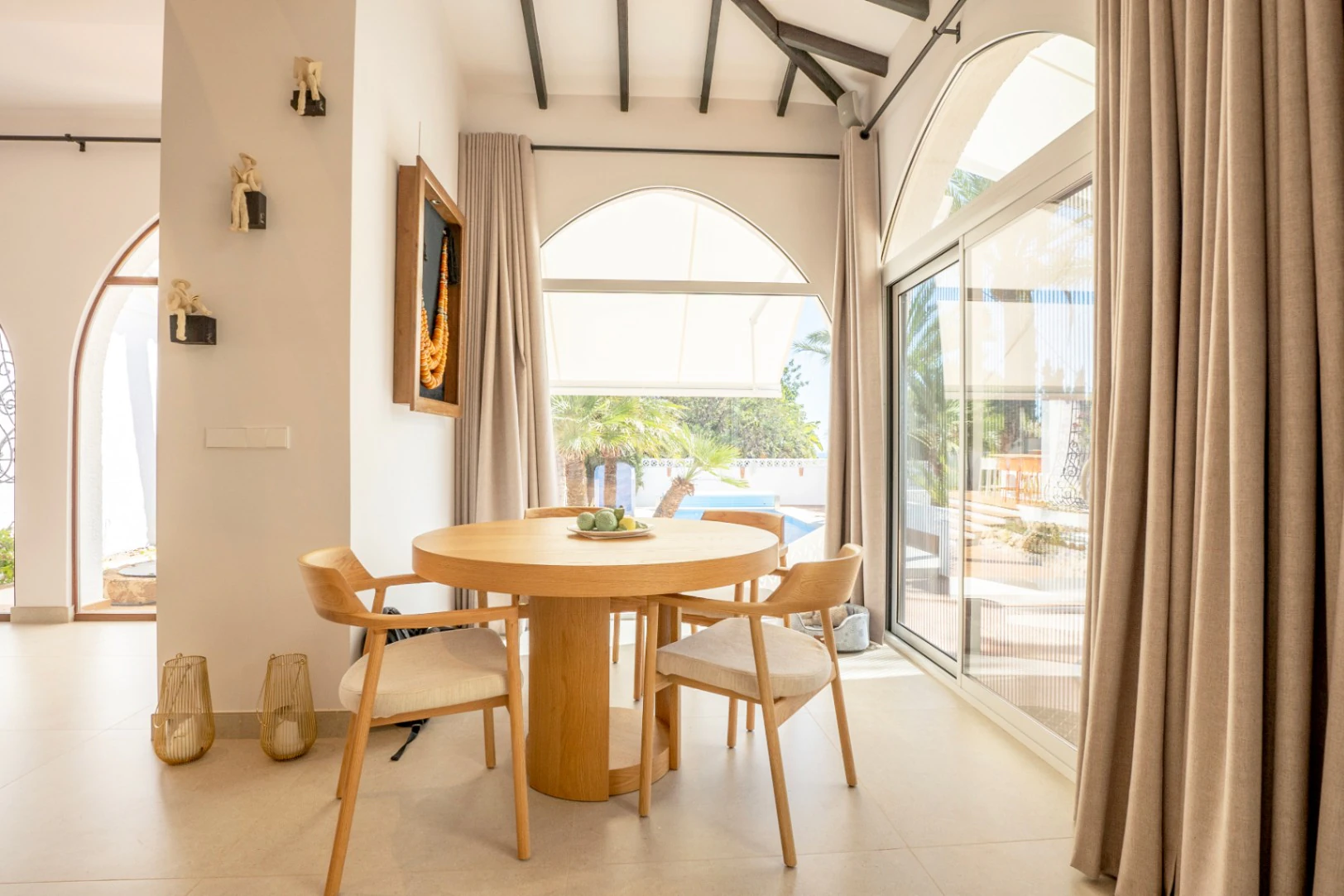 1505 - Completely renovated Mediterranean villa in El Planet.
