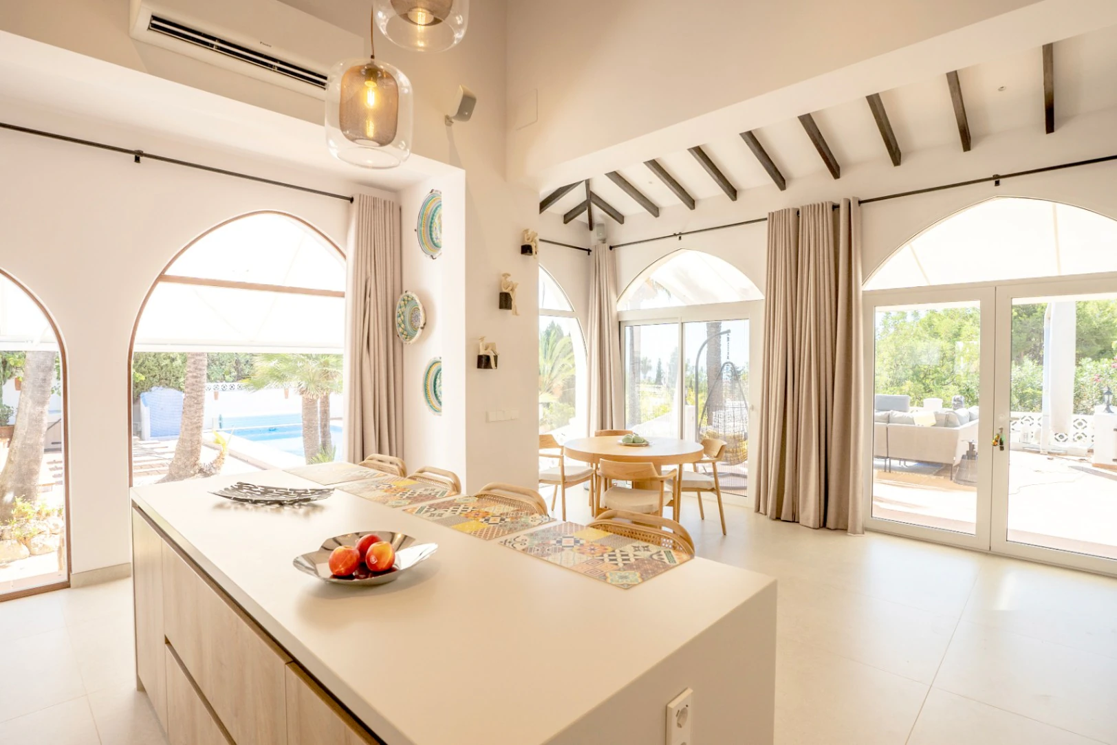 1505 - Completely renovated Mediterranean villa in El Planet.