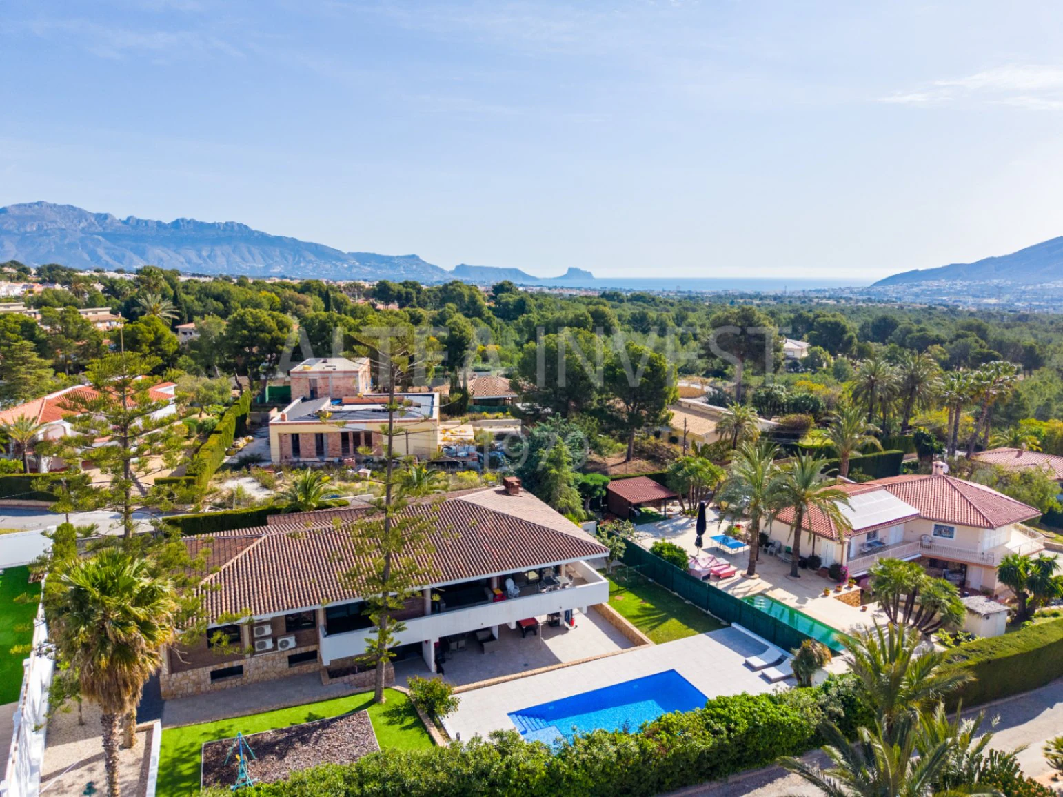1547 - Renovated Contemporary Villa with Separate Apartment in a Prime Location on the Costa Blanca