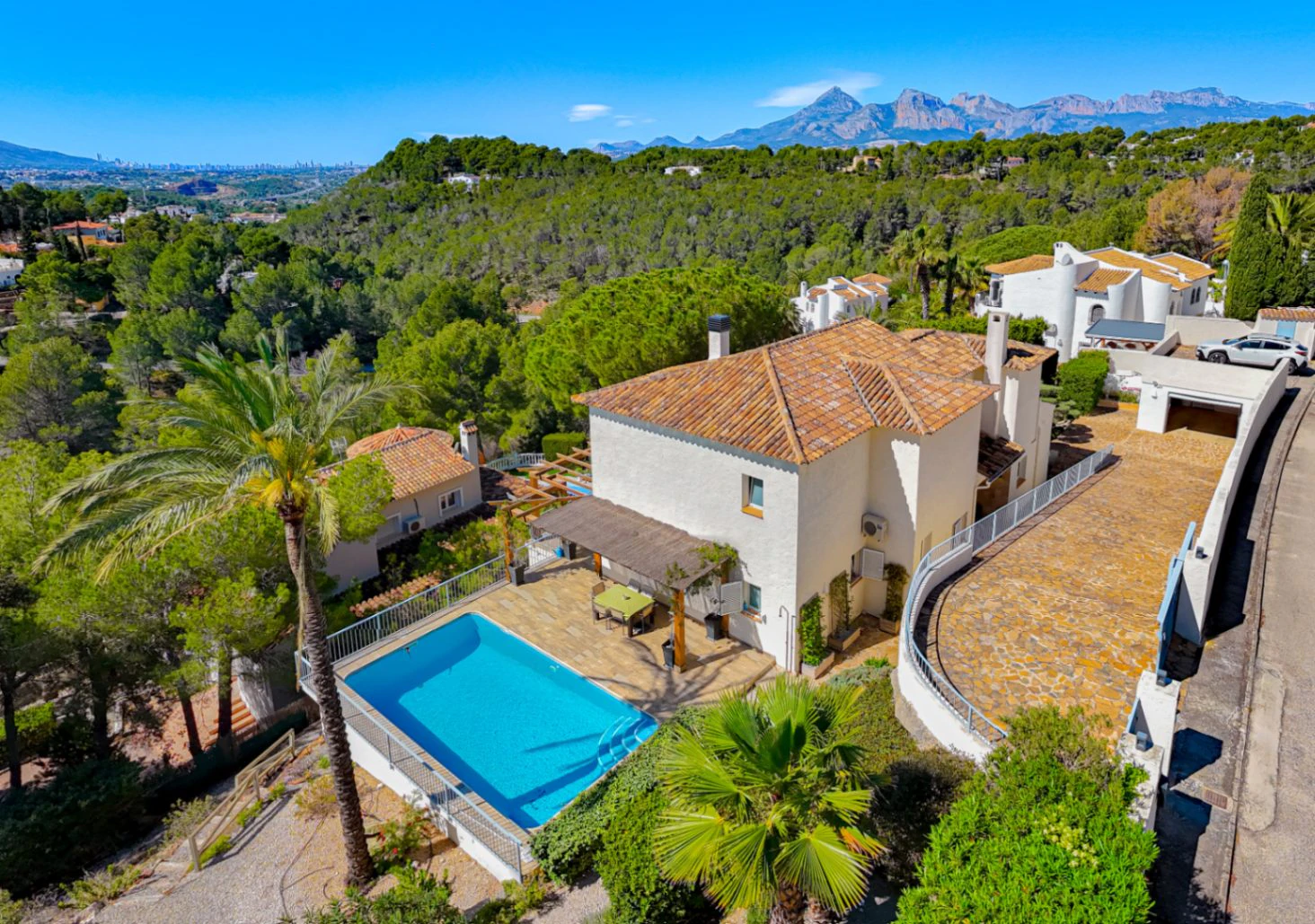 1559 - Villa Mediterránea Contemporánea Reformada con Vistas Panorámicas en una Ubicación Privilegiada de Altea