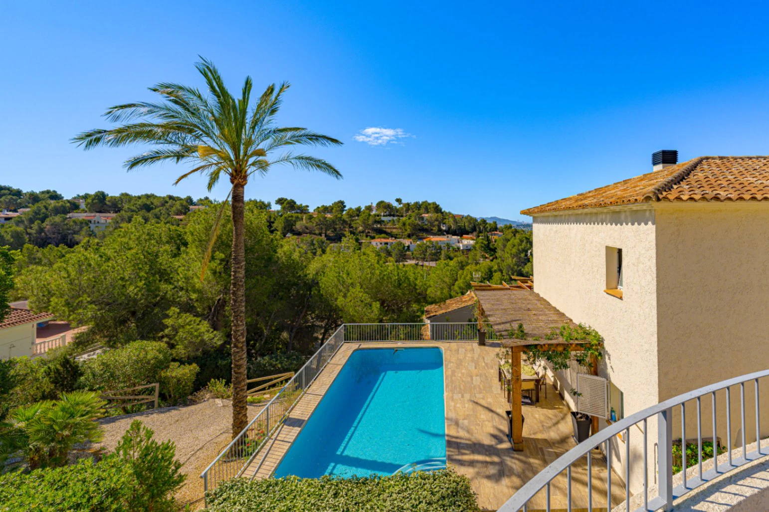 1559 - Villa Mediterránea Contemporánea Reformada con Vistas Panorámicas en una Ubicación Privilegiada de Altea