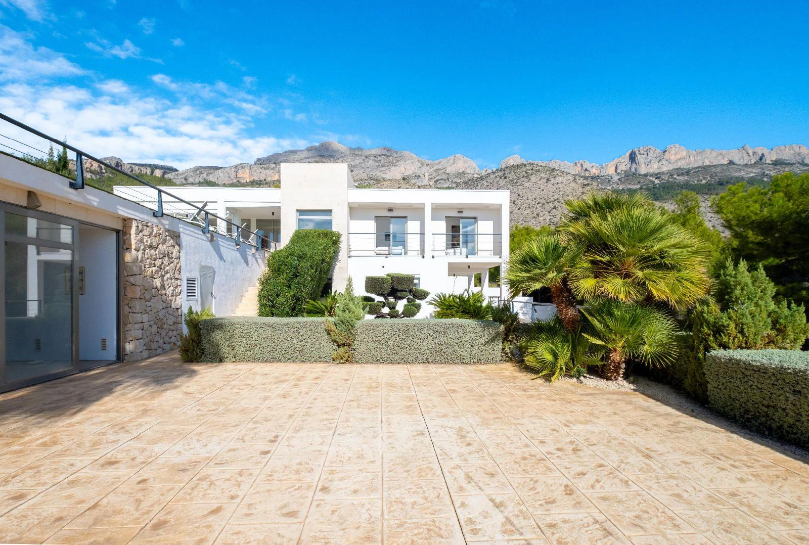 Stunning modern style villa with sea views