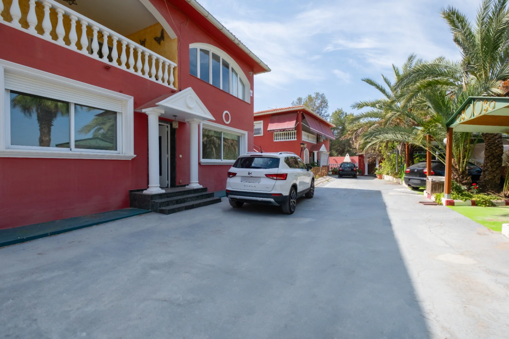 Two Villas – Nature, Privacy, and Versatility in a Unique Setting Next to Sierra Helada