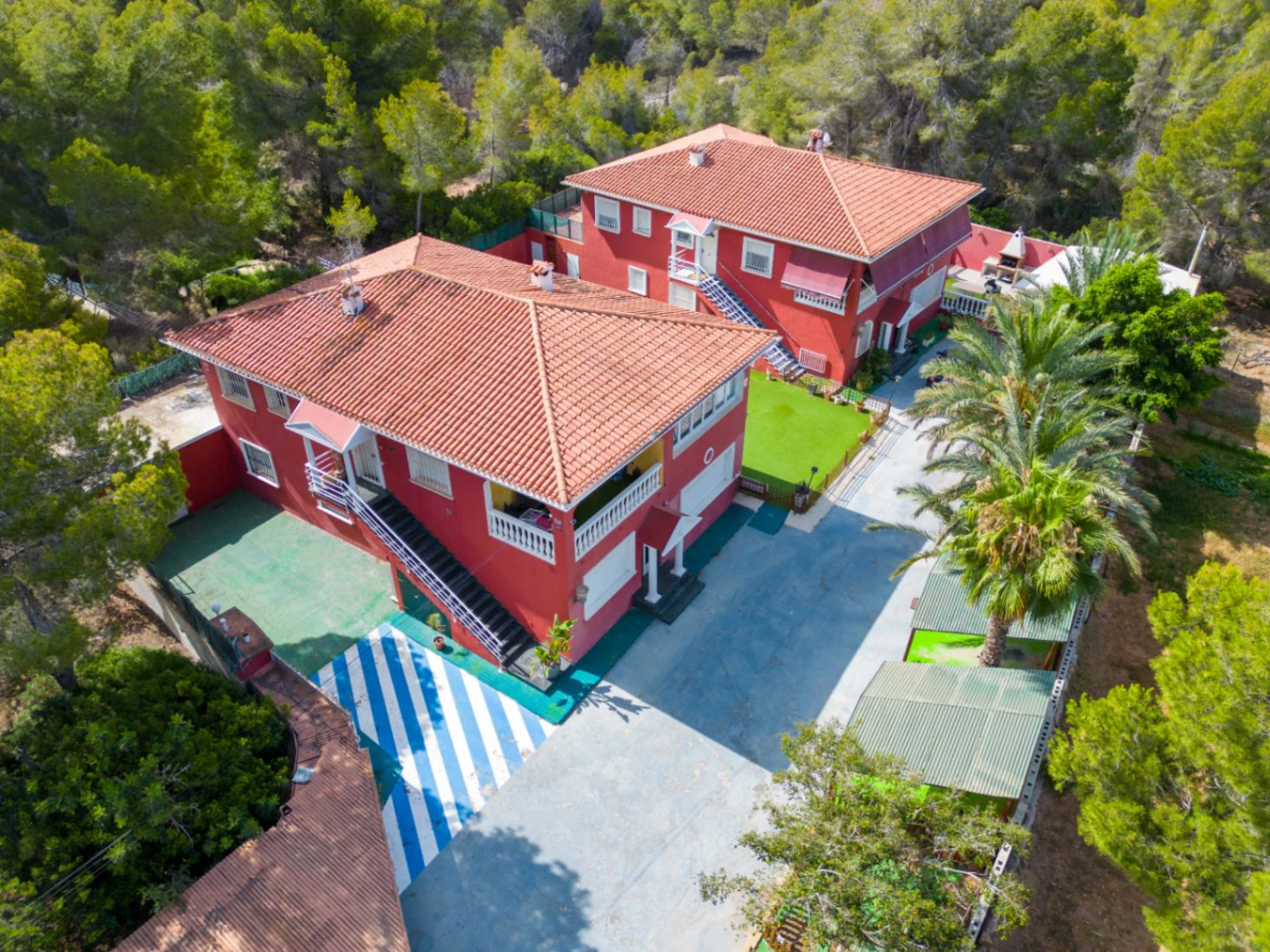 Two Villas – Nature, Privacy, and Versatility in a Unique Setting Next to Sierra Helada