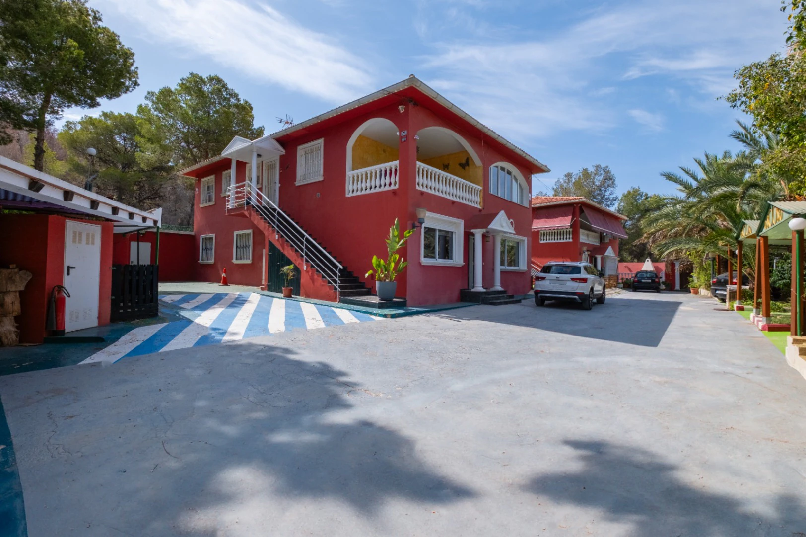 Two Villas – Nature, Privacy, and Versatility in a Unique Setting Next to Sierra Helada