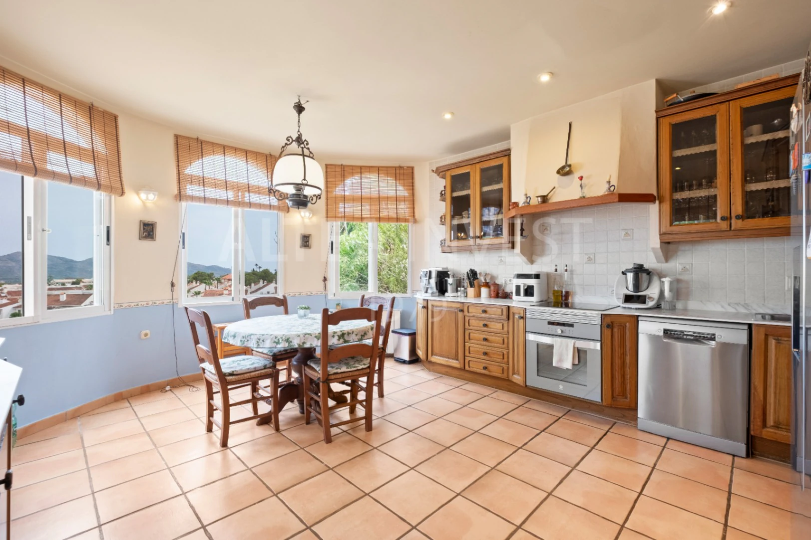 Traditional style villa with sea and mountain views in Alfaz del Pi