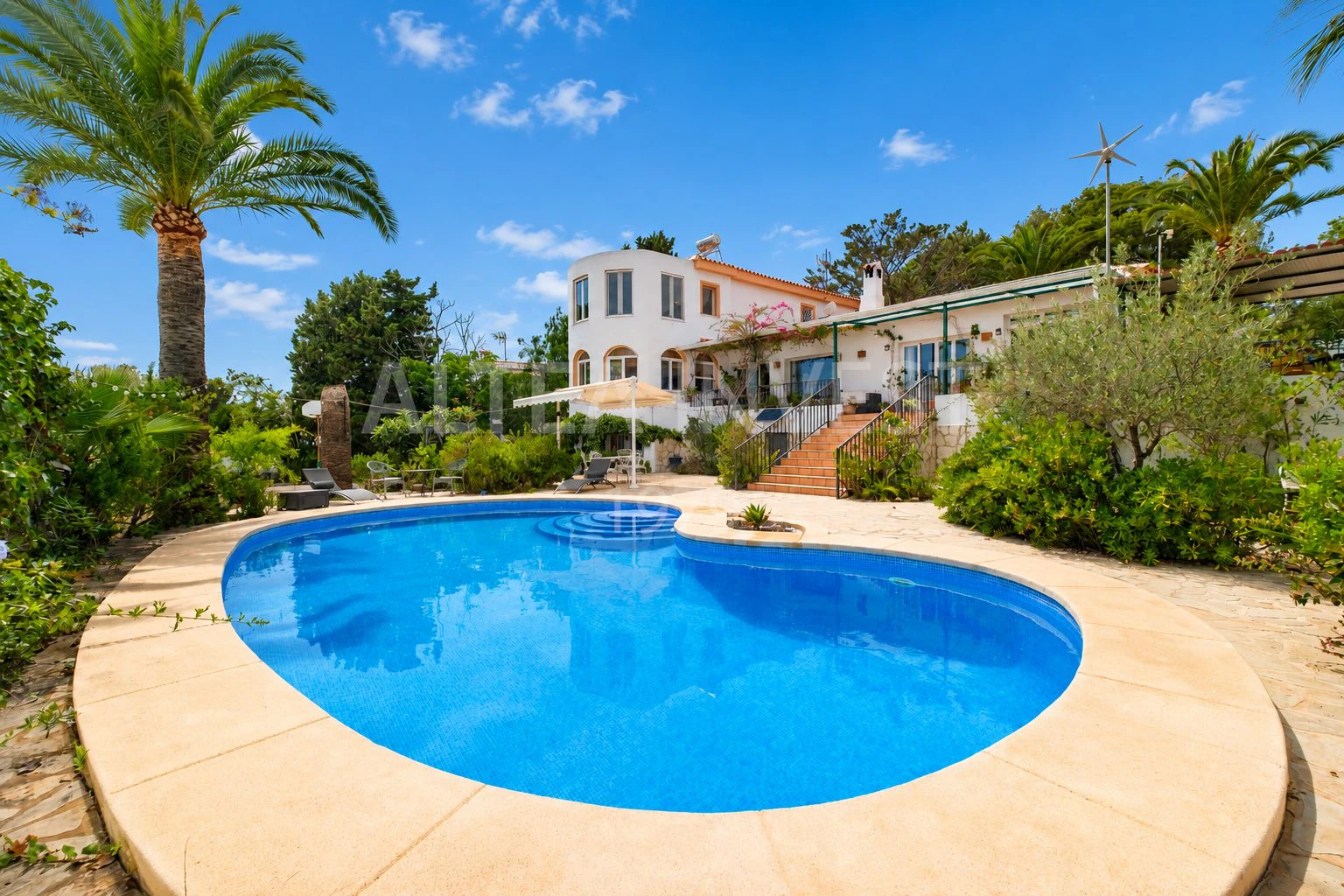 Traditional style villa with sea and mountain views in Alfaz del Pi