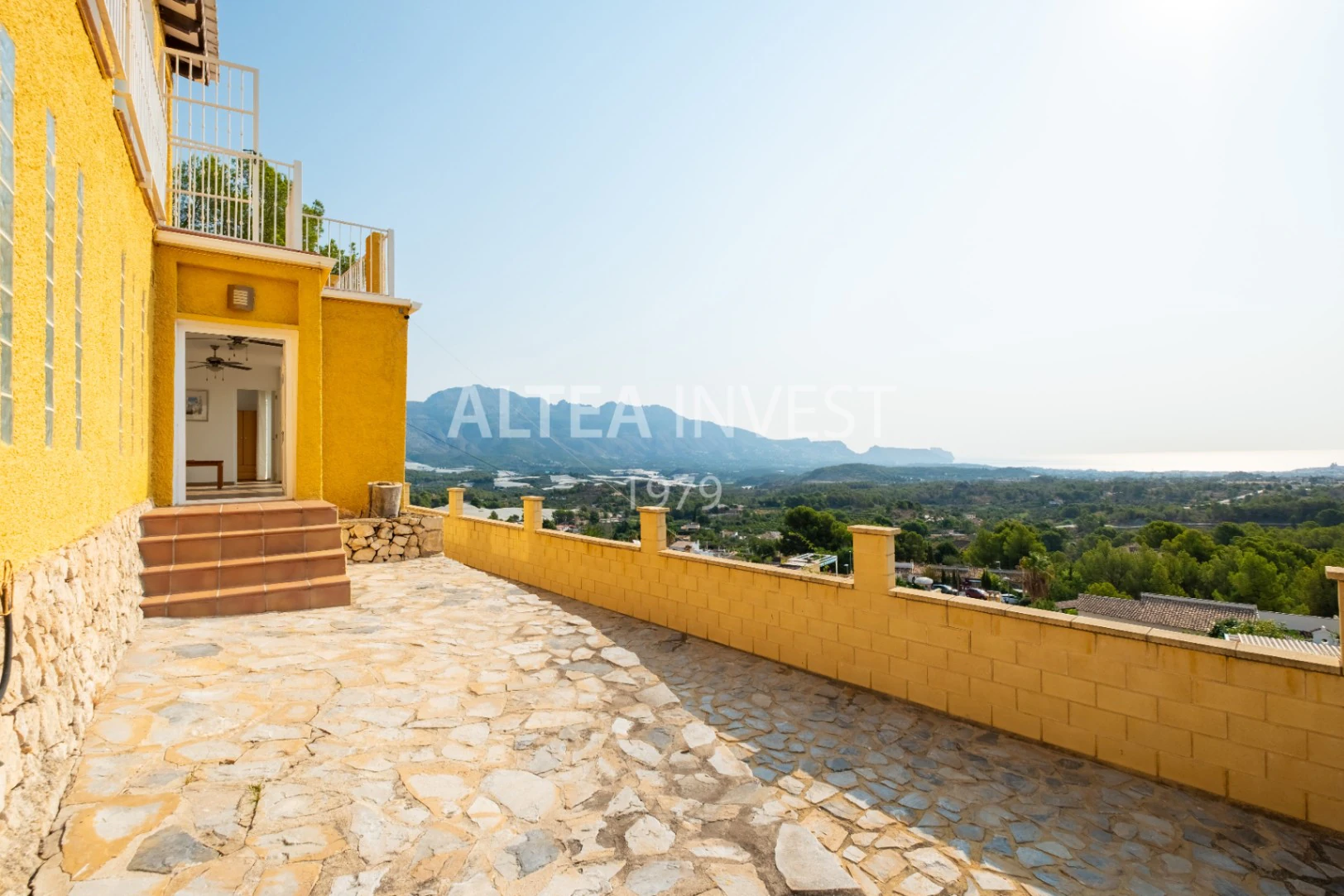 Charming Mediterranean Villa with Sea Views and Space to Enjoy