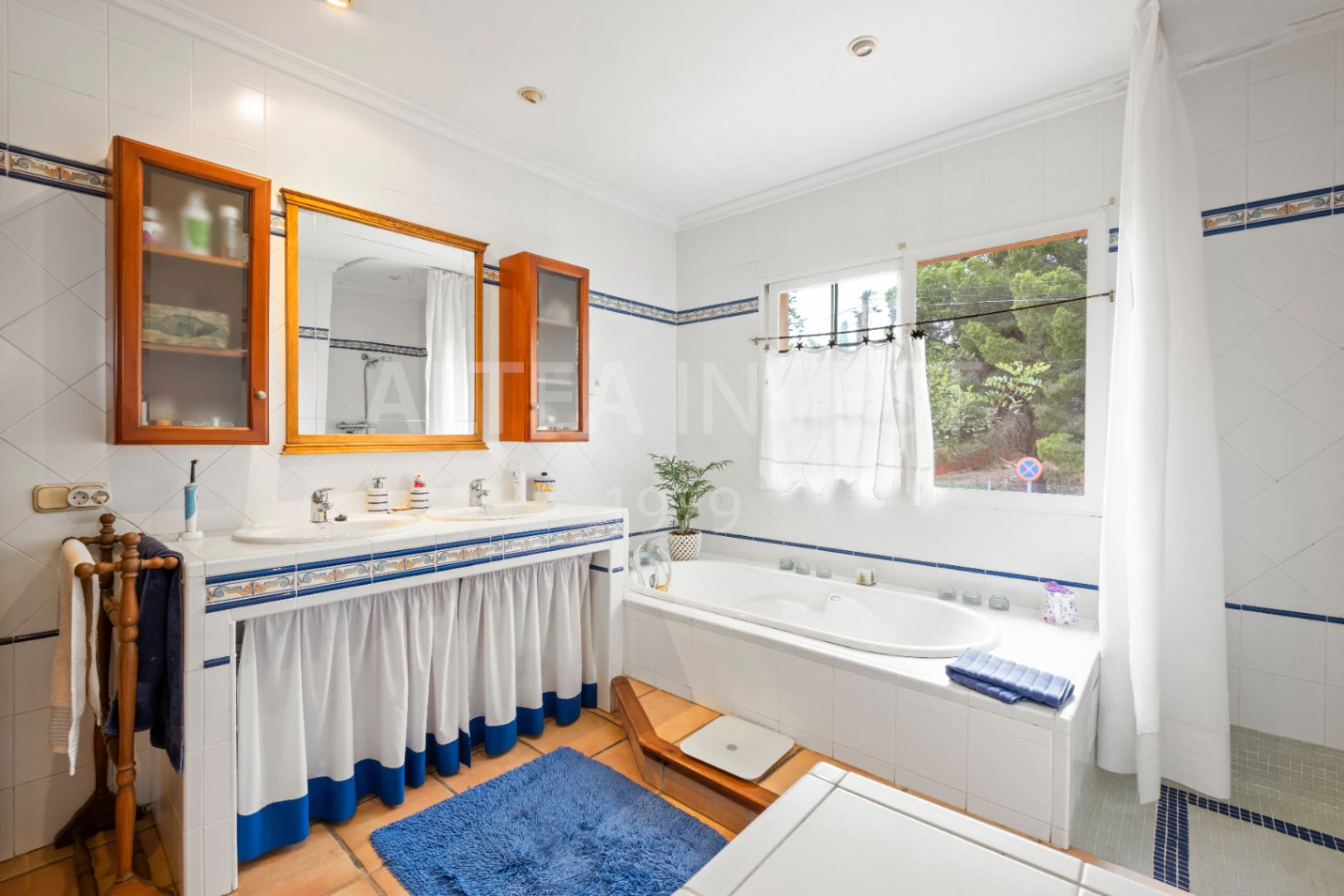 Traditional style villa with sea and mountain views in Alfaz del Pi