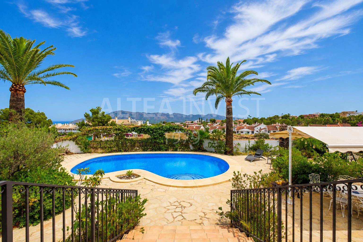Traditional style villa with sea and mountain views in Alfaz del Pi