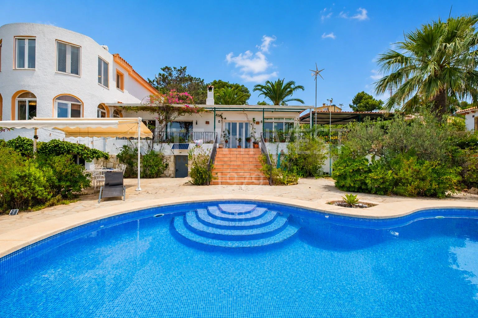Traditional style villa with sea and mountain views in Alfaz del Pi