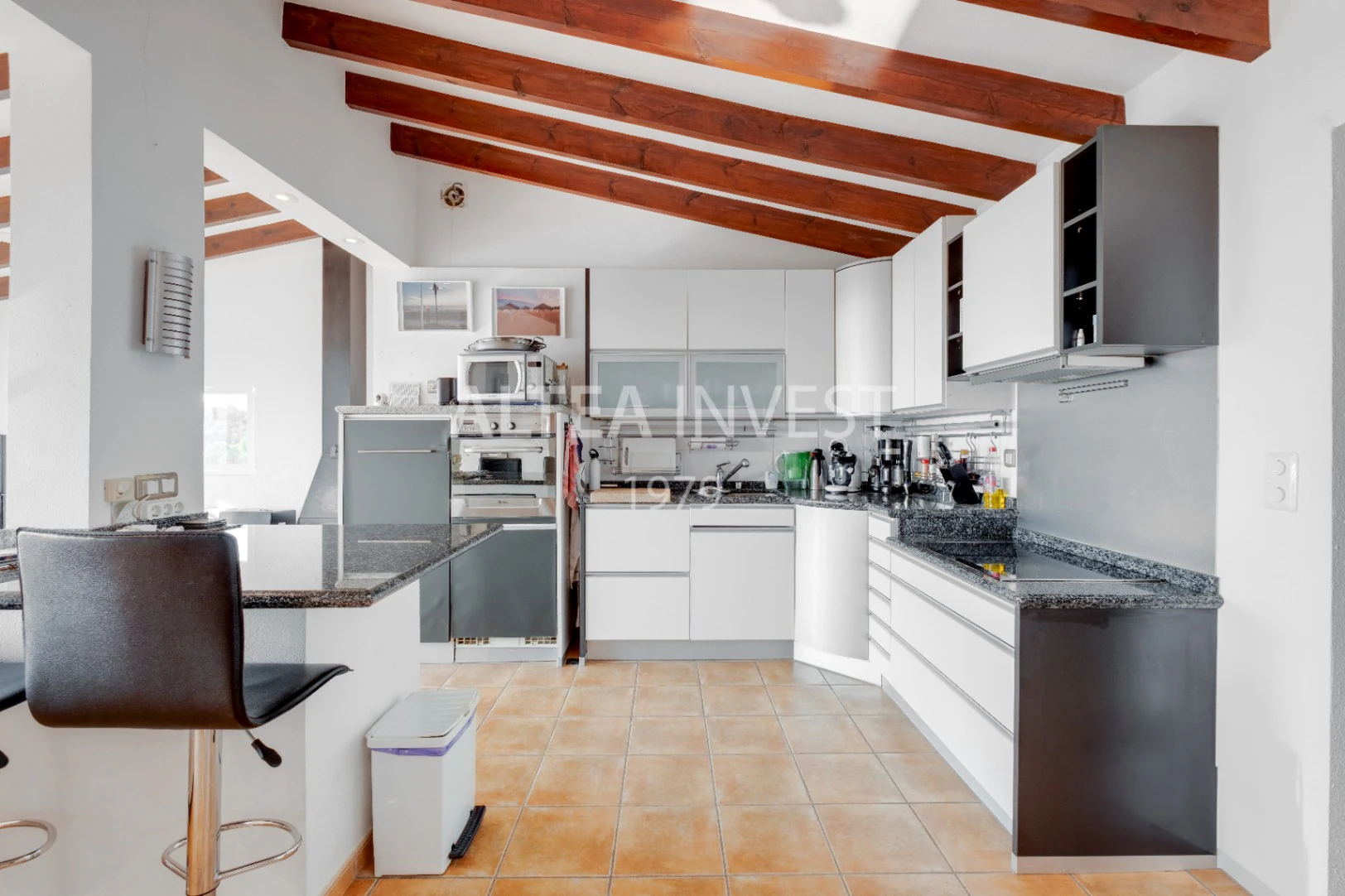 Charming Mediterranean Villa with Sea Views and Space to Enjoy