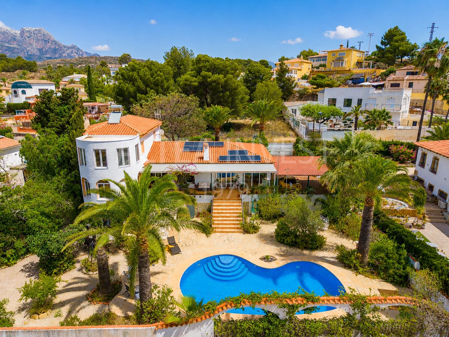 Traditional style villa with sea and mountain views in Alfaz del Pi