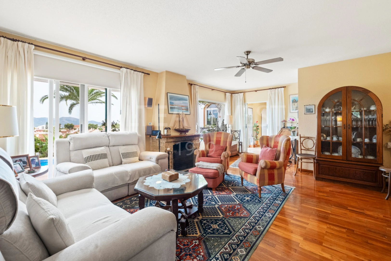 Traditional style villa with sea and mountain views in Alfaz del Pi