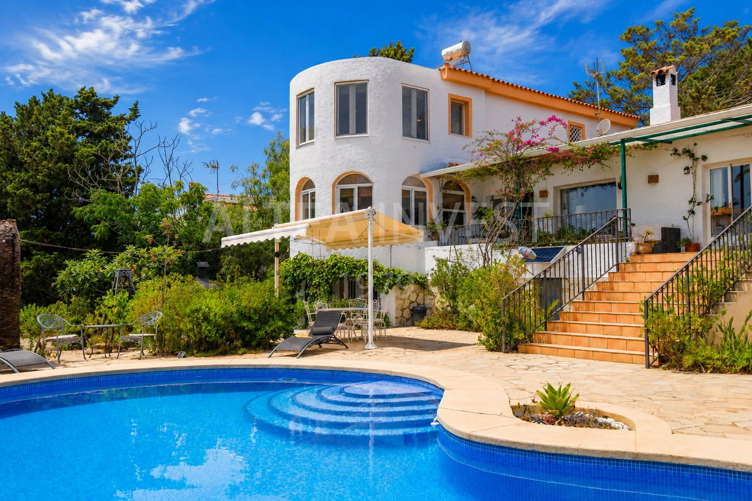 Traditional style villa with sea and mountain views in Alfaz del Pi