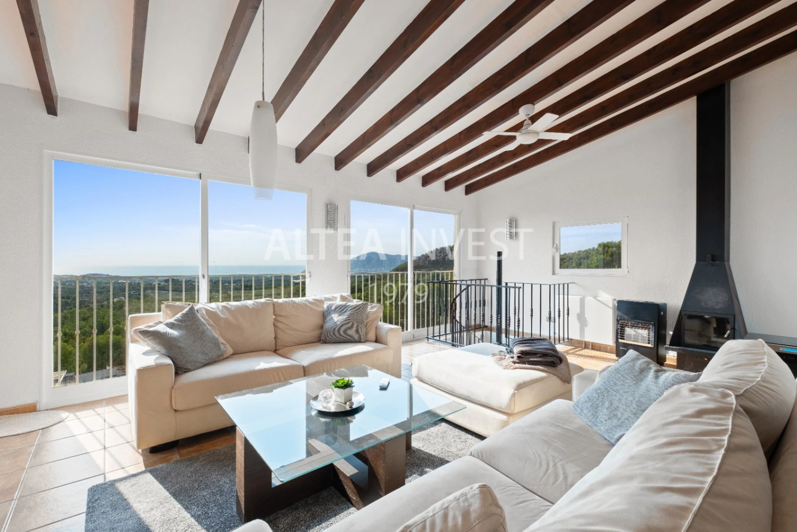 Charming Mediterranean Villa with Sea Views and Space to Enjoy