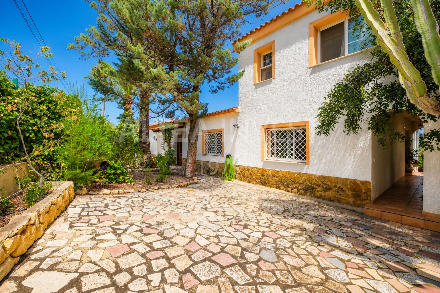 Traditional style villa with sea and mountain views in Alfaz del Pi