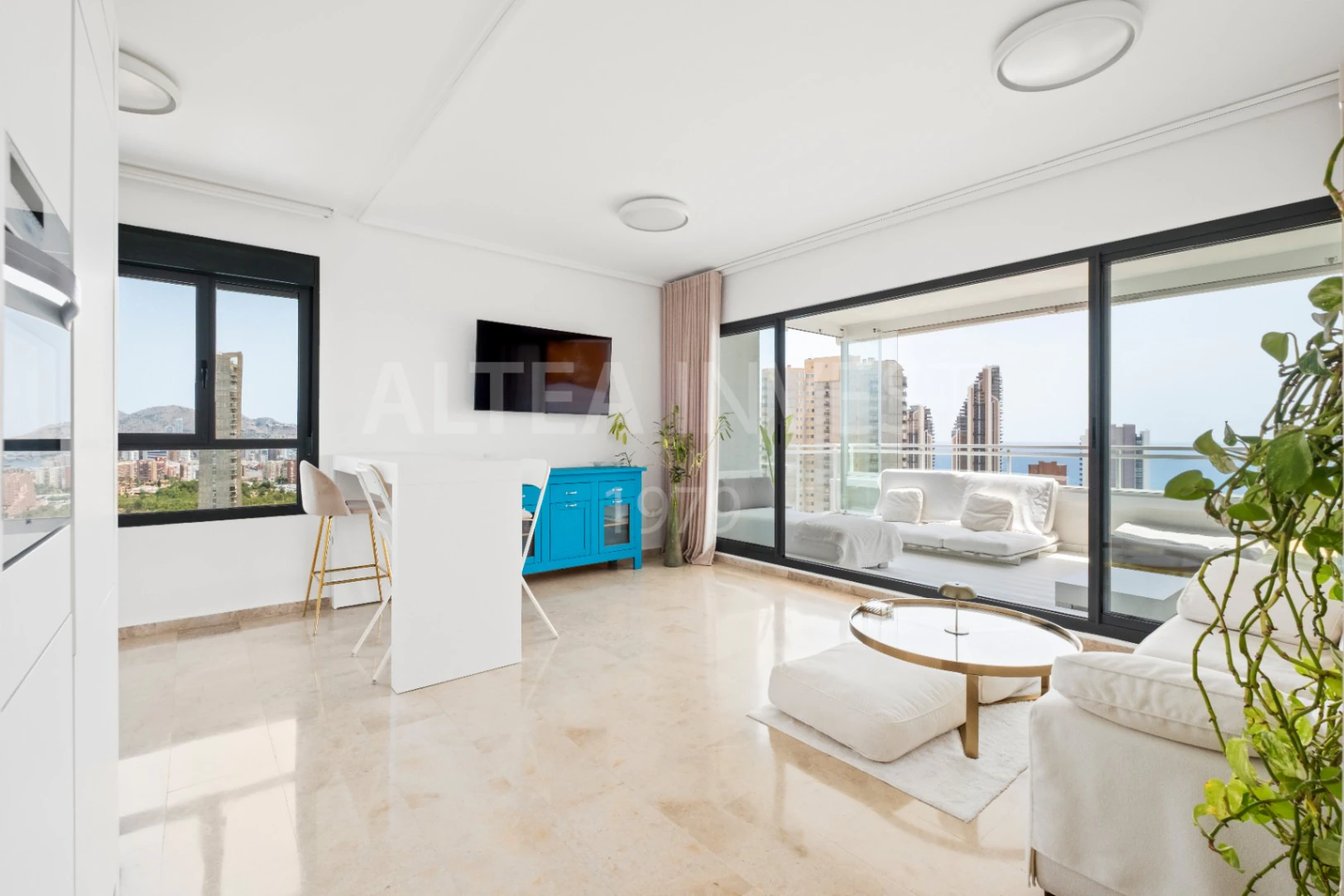 Charming refurbished apartment with panoramic views in Playa de Poniente
