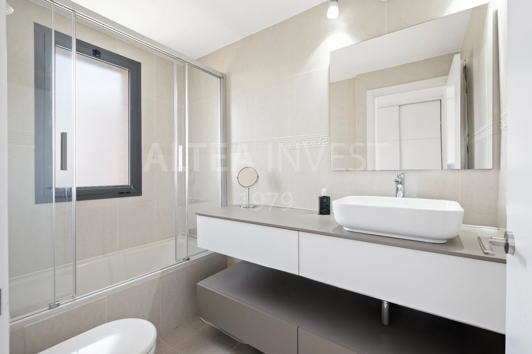 Charming refurbished apartment with panoramic views in Playa de Poniente