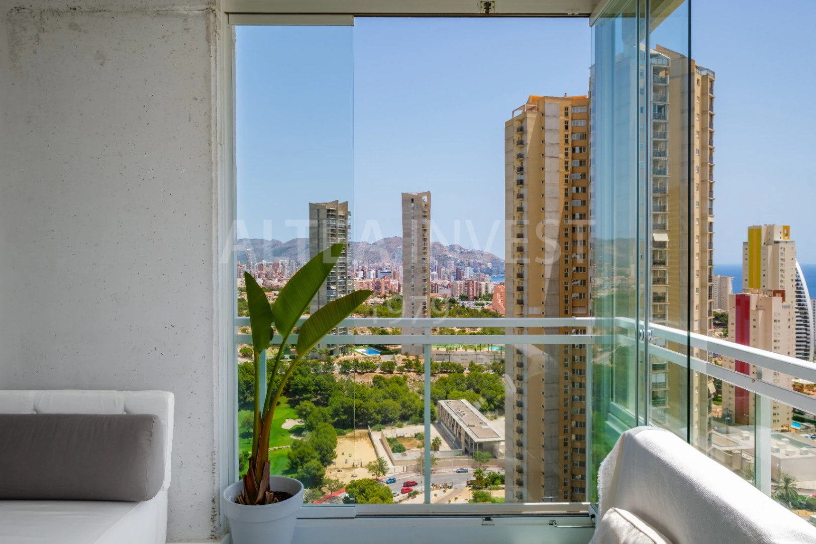 Charming refurbished apartment with panoramic views in Playa de Poniente