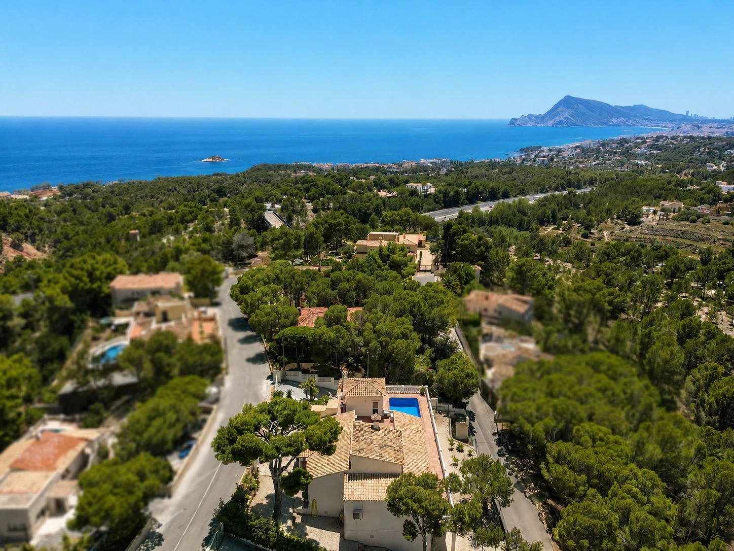 Mediterranean Villa with Sea and Mountain Views in an Exclusive Residential Area of Altea