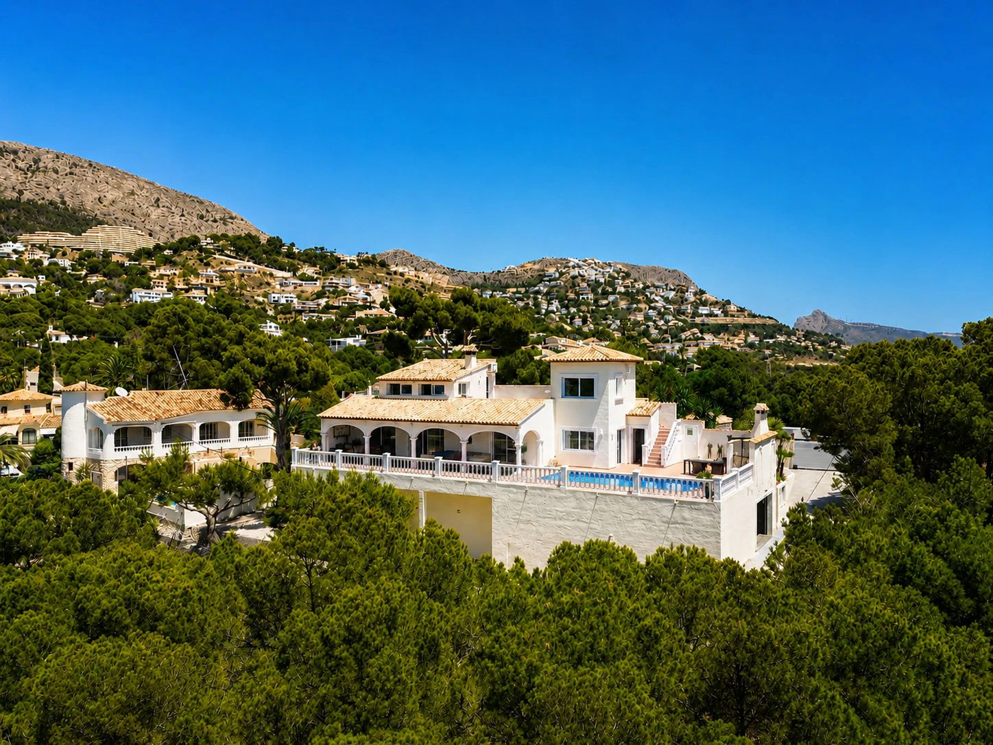 Mediterranean Villa with Sea and Mountain Views in an Exclusive Residential Area of Altea