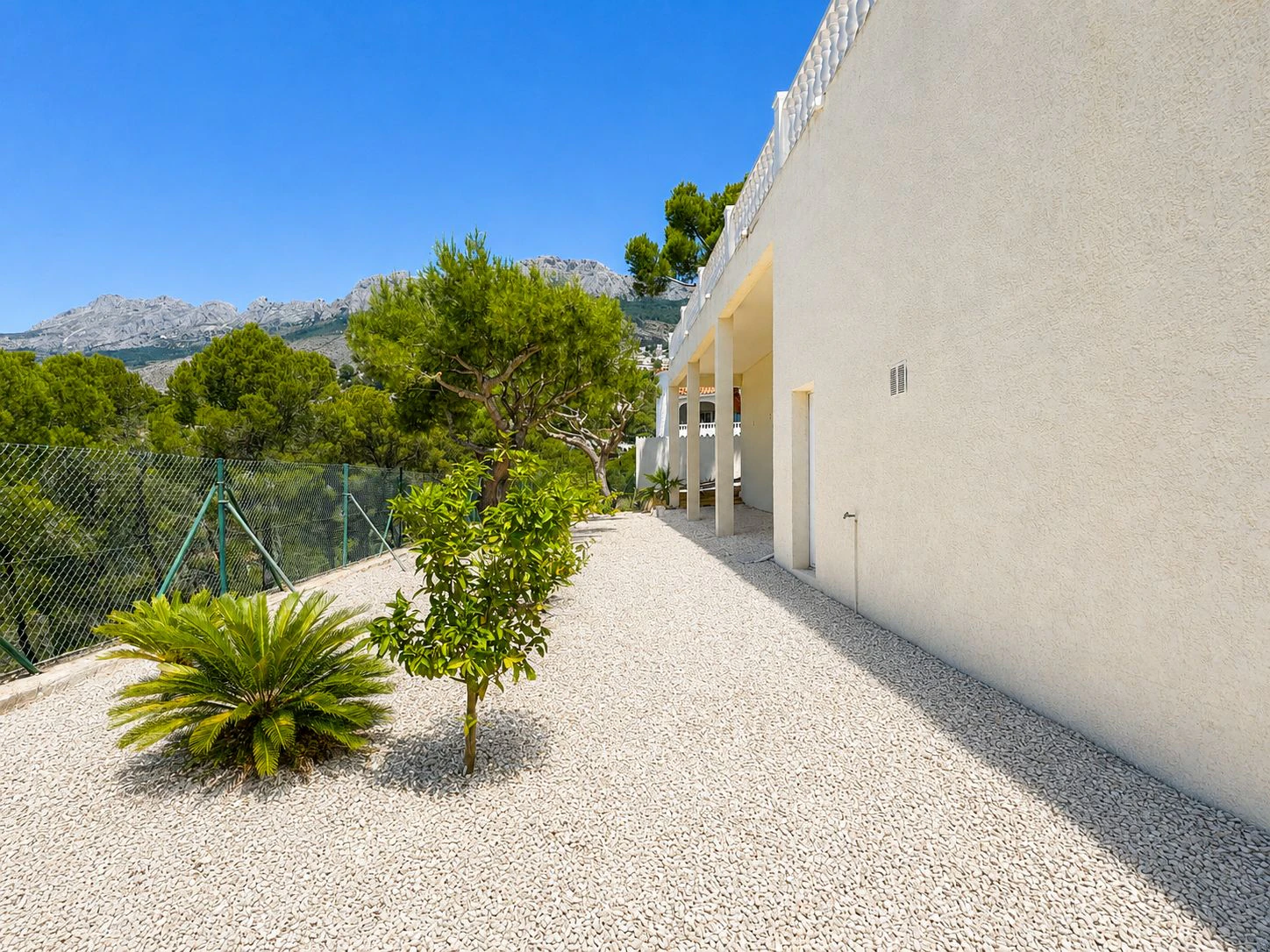 Mediterranean Villa with Sea and Mountain Views in an Exclusive Residential Area of Altea