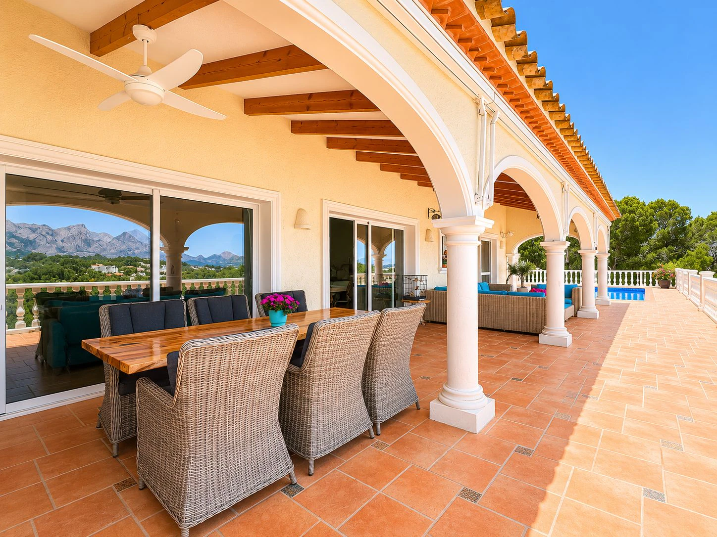 Mediterranean Villa with Sea and Mountain Views in an Exclusive Residential Area of Altea