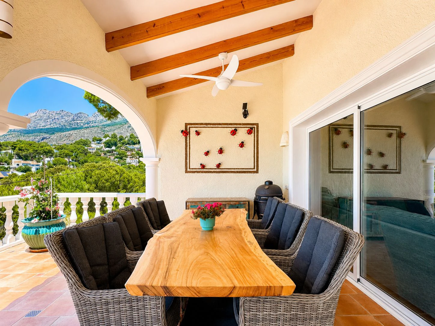 Mediterranean Villa with Sea and Mountain Views in an Exclusive Residential Area of Altea