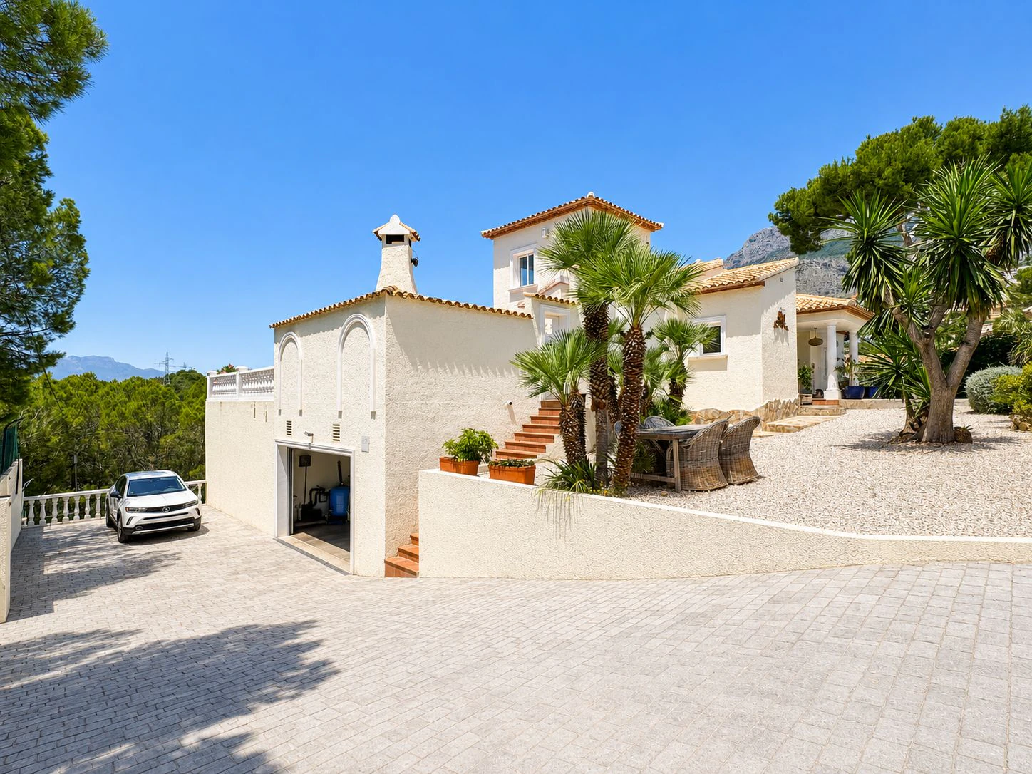 Mediterranean Villa with Sea and Mountain Views in an Exclusive Residential Area of Altea