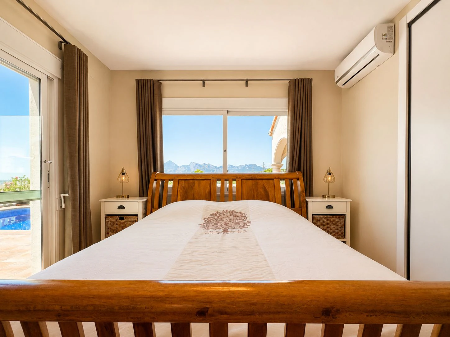 Mediterranean Villa with Sea and Mountain Views in an Exclusive Residential Area of Altea