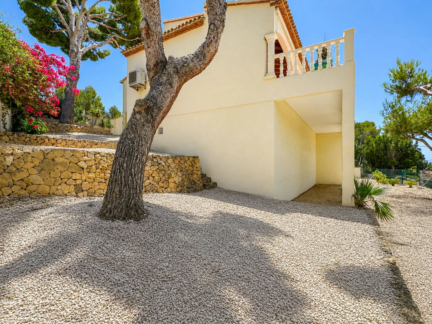 Mediterranean Villa with Sea and Mountain Views in an Exclusive Residential Area of Altea