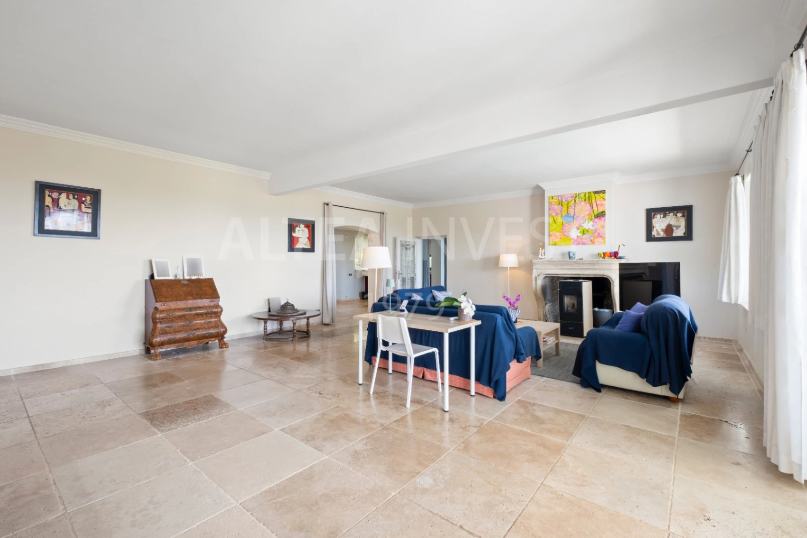 Exclusive mansion with large plot and panoramic views