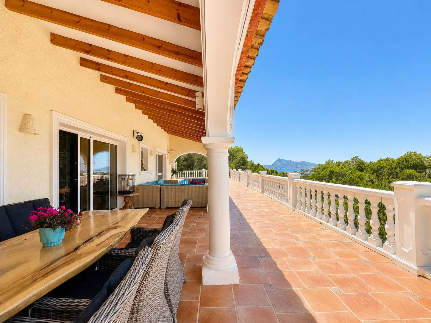 Mediterranean Villa with Sea and Mountain Views in an Exclusive Residential Area of Altea