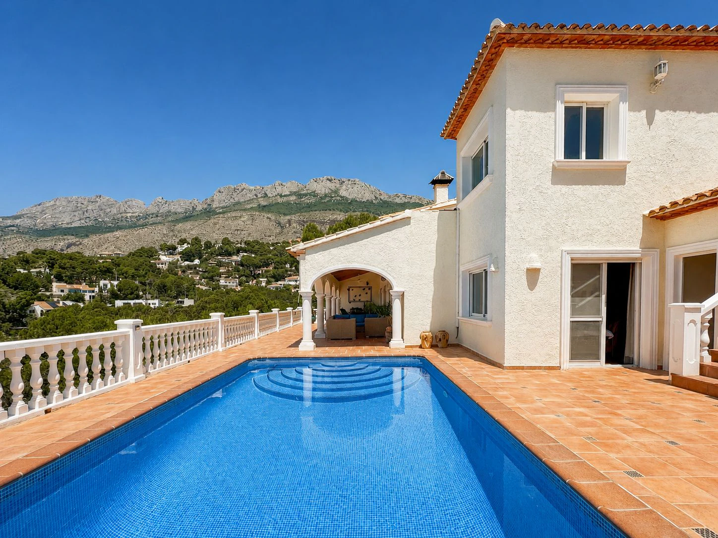 Mediterranean Villa with Sea and Mountain Views in an Exclusive Residential Area of Altea