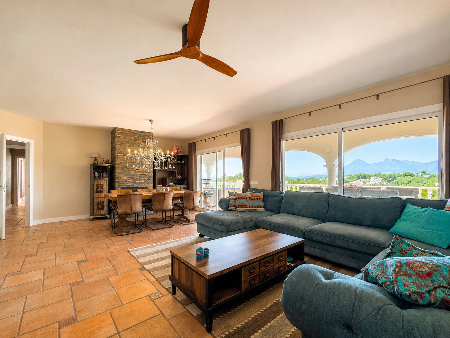 Mediterranean Villa with Sea and Mountain Views in an Exclusive Residential Area of Altea