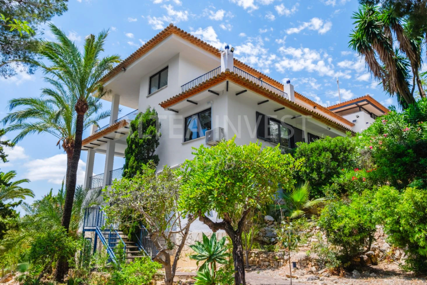 1563 - Exklusive Villa mit großem Grundstück und Panoramablick